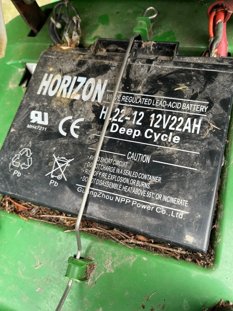 John Deere ride on lawn mower - Image 1