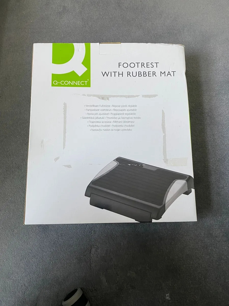 Q-Connect footrest with rubber mat - Image 1