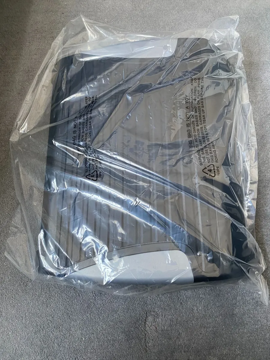 Q-Connect footrest with rubber mat - Image 3