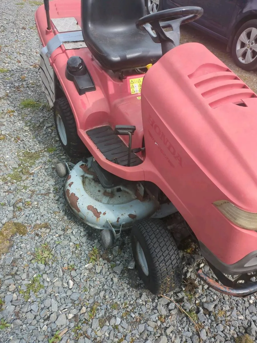 Ride on lawnmower - Image 2