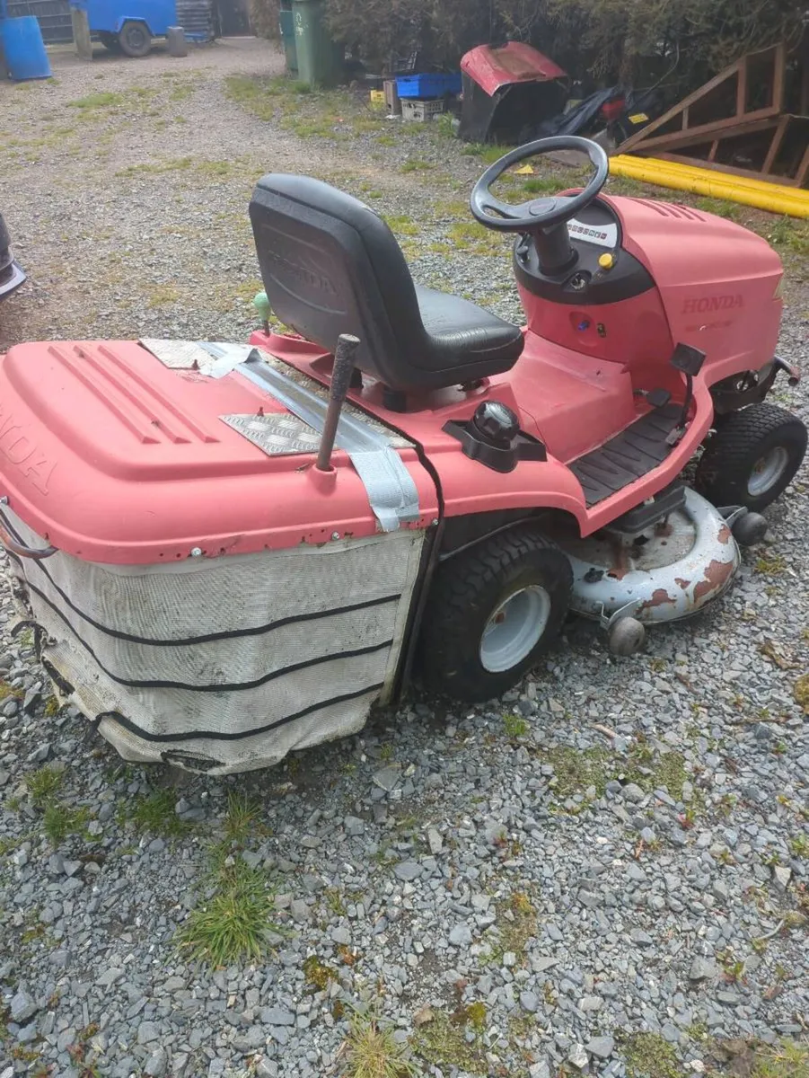 Ride on lawnmower - Image 3