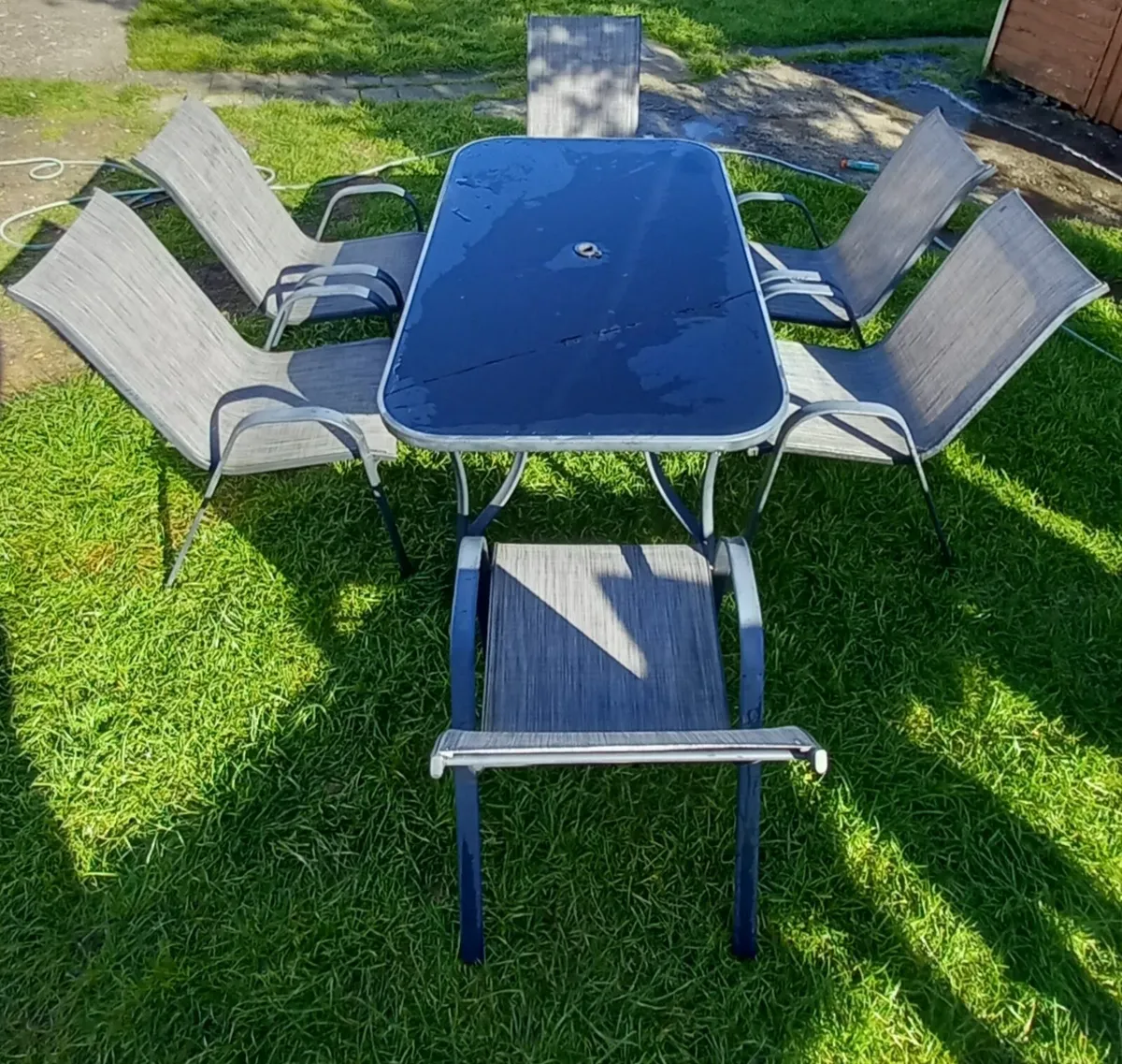 Outdoor garden table and chairs - Image 2