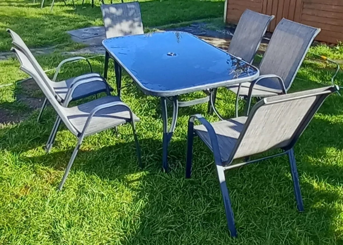 Outdoor garden table and chairs - Image 3