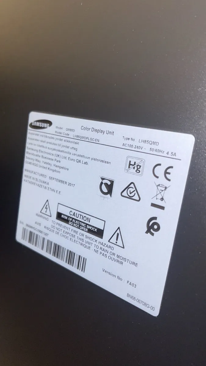 85 INCH SAMSUNG TV AND WALL MOUNT - Image 2