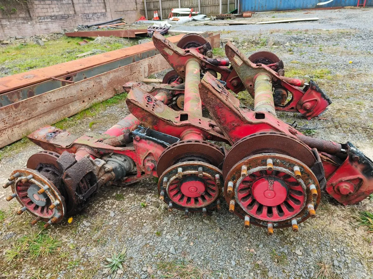 A set of 3No SAF 9T Axles - Image 2
