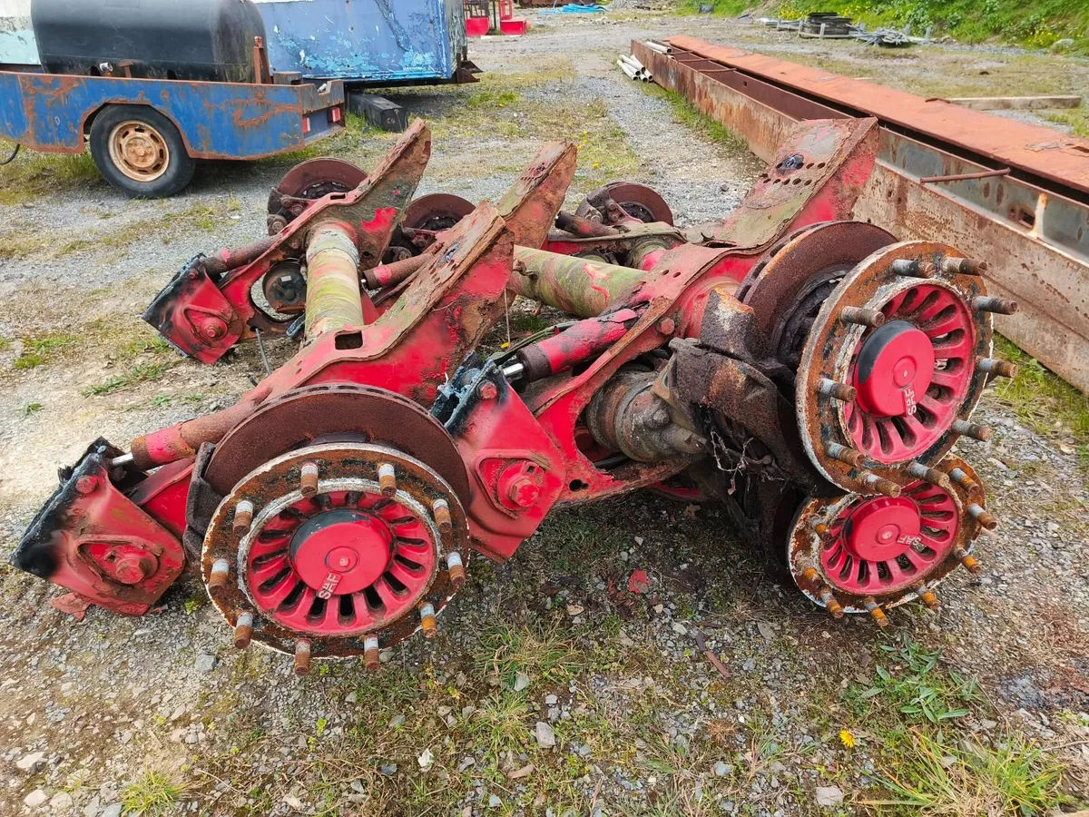 A set of 3No SAF 9T Axles - Image 3