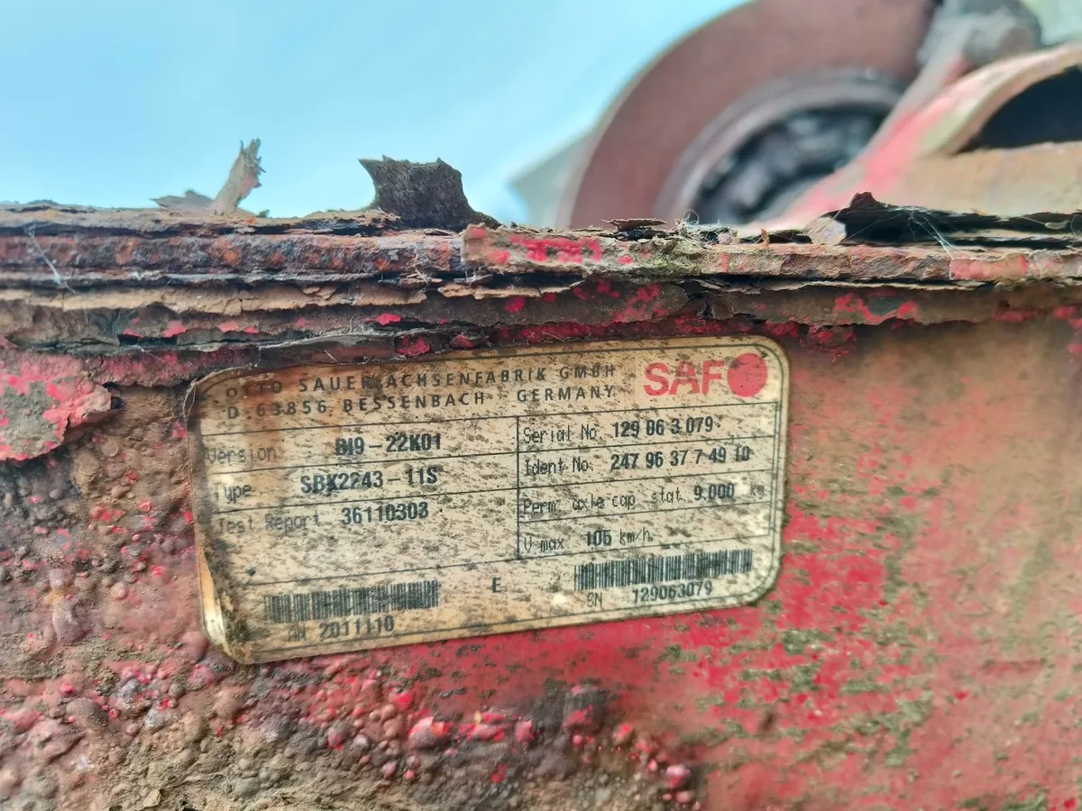 A set of 3No SAF 9T Axles - Image 4