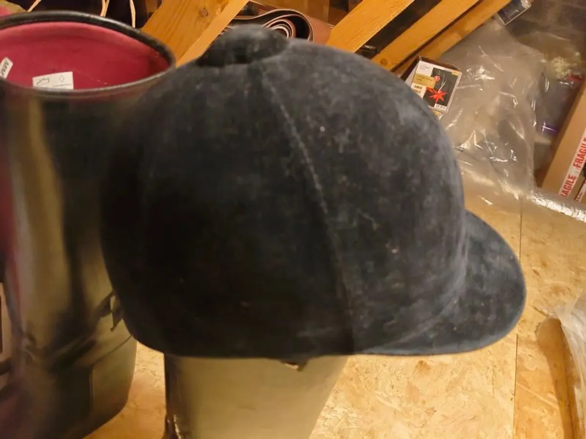 helmet, boots, jodhpurs - Image 2