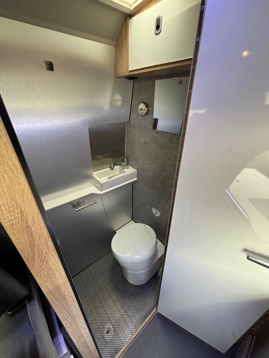 Mercedes-Benz Sprinter 317 MWB Premium Camper - Image 3