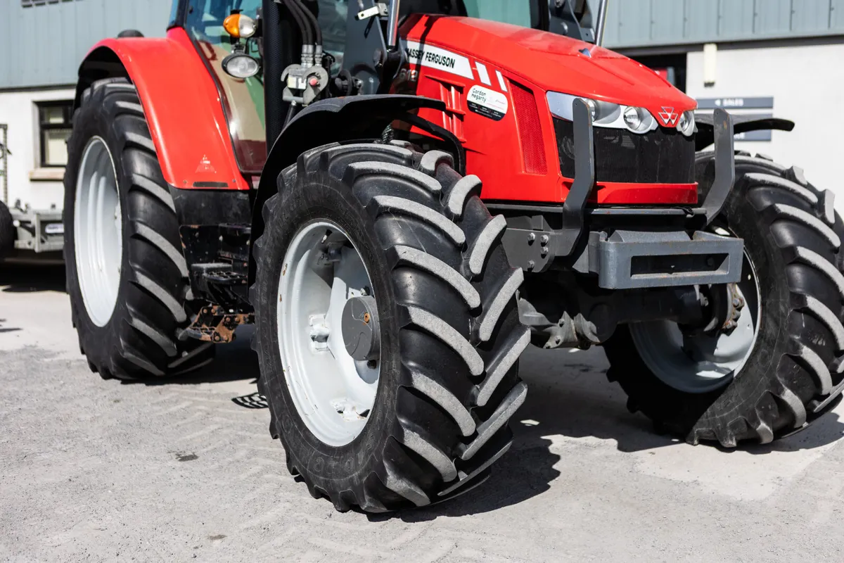 Massey Ferguson 5612 - Image 2