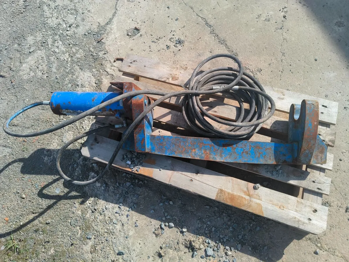 Hydraulic Track Pin Press - Image 1