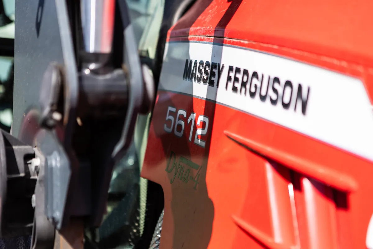 Massey Ferguson 5612 - Image 3