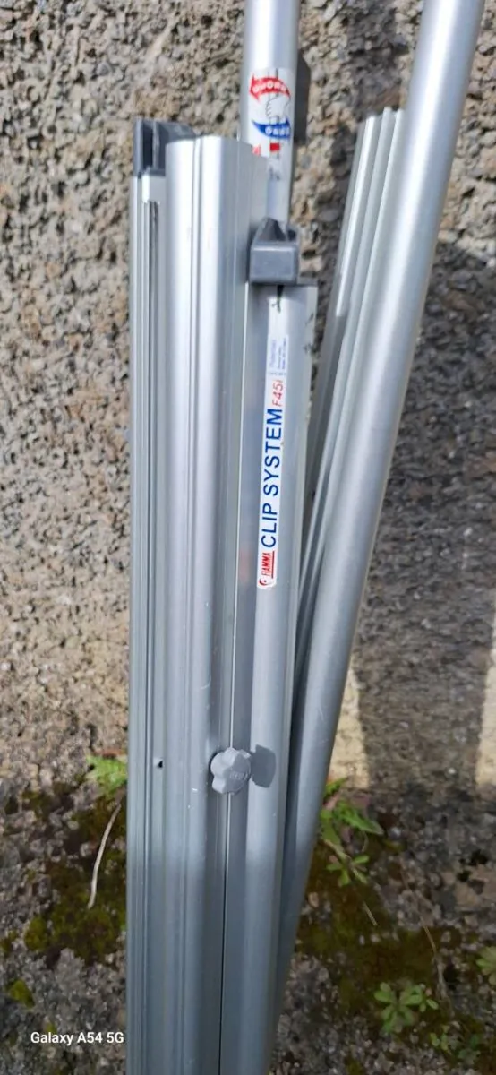 Fiamma f45i awning - Image 1