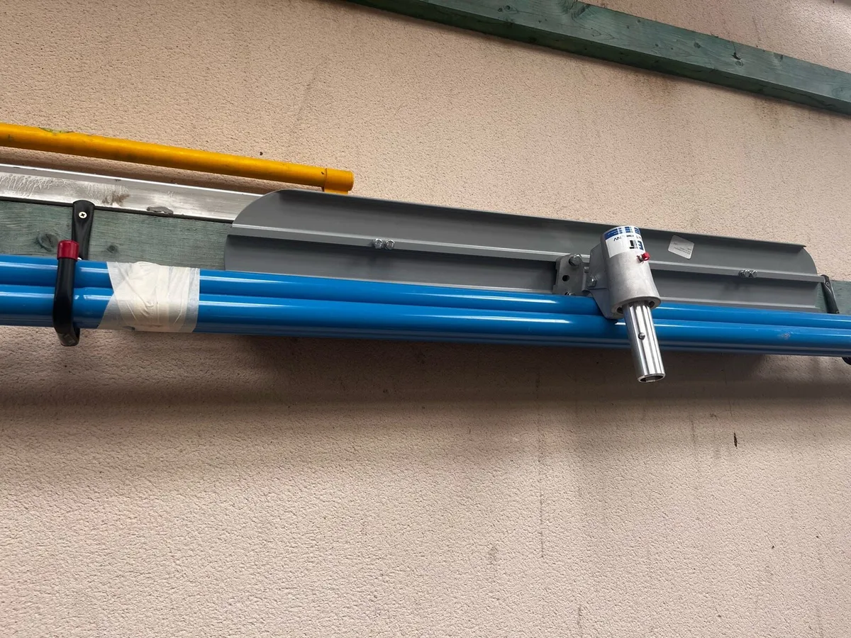 Digger 2014 1.7t + additional items for sale - Image 4