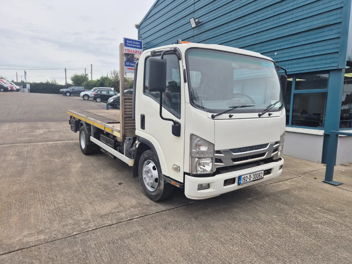 2019 ISUZU NPR 7.5TON FLAT - Image 2