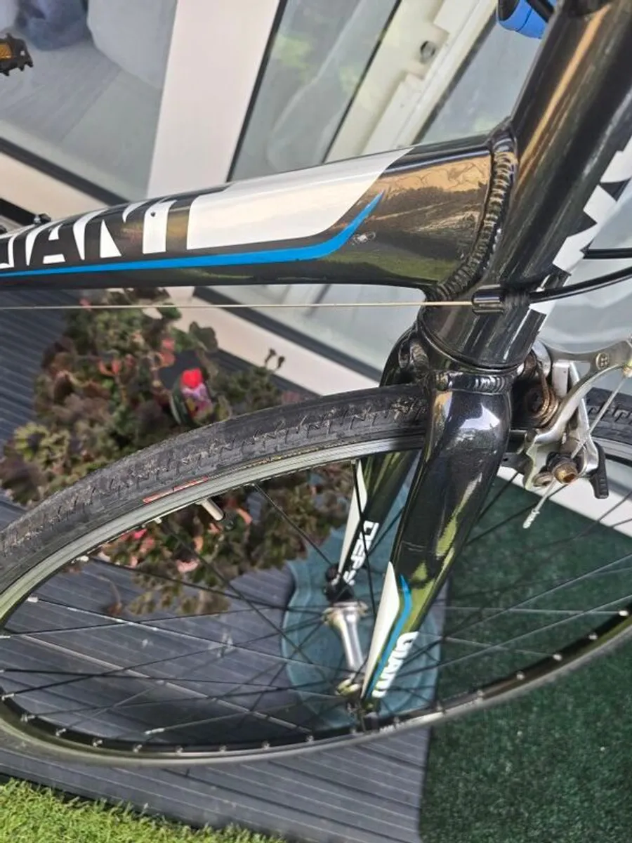 Giant Defy Road Bike - Image 2