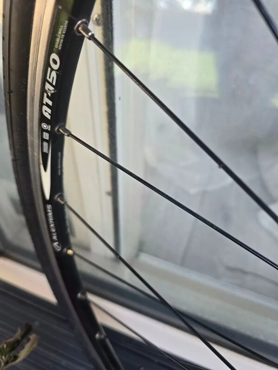 Giant Defy Road Bike - Image 4