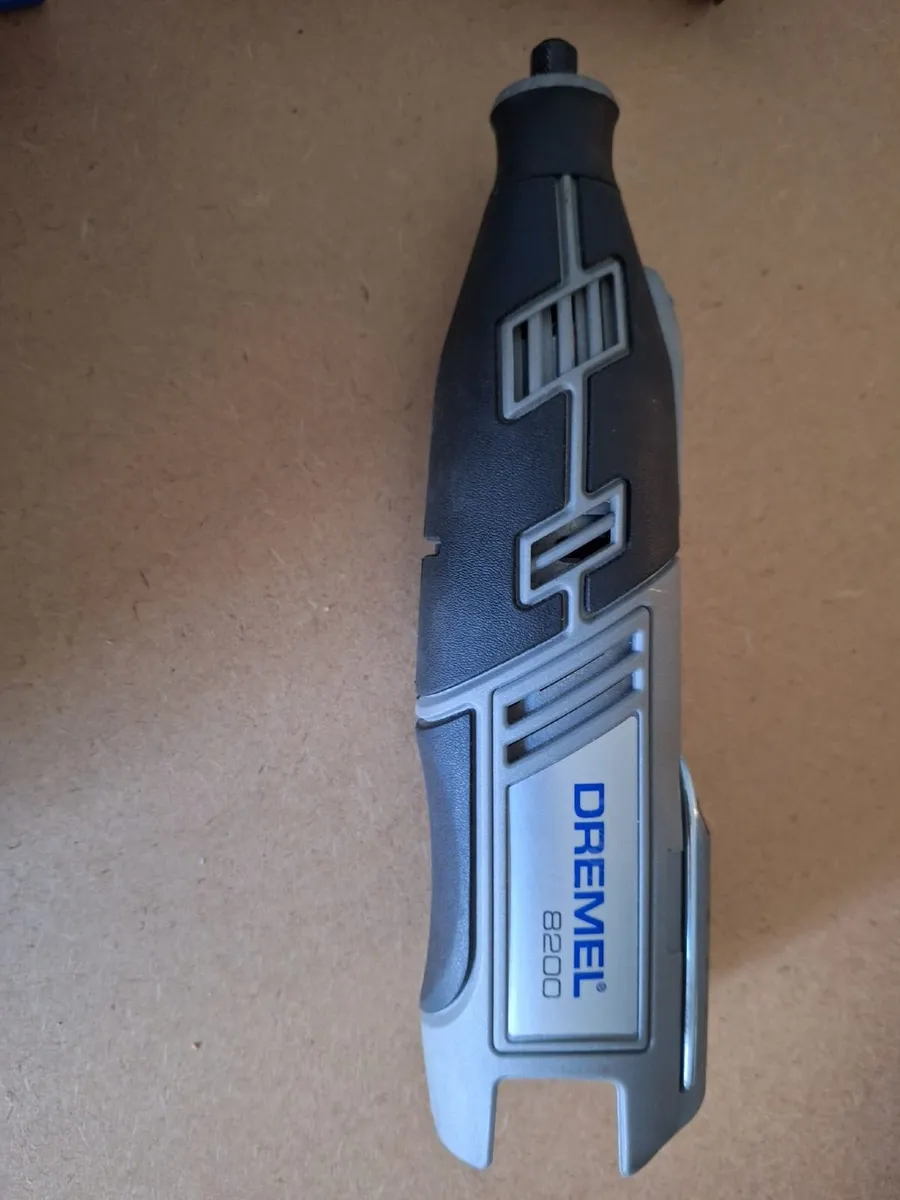 Dremel 8200 (for repair or parts) - Image 2