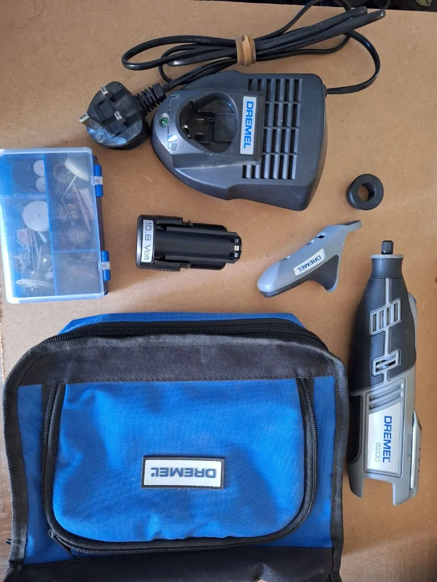 Dremel 8200 (for repair or parts) - Image 1