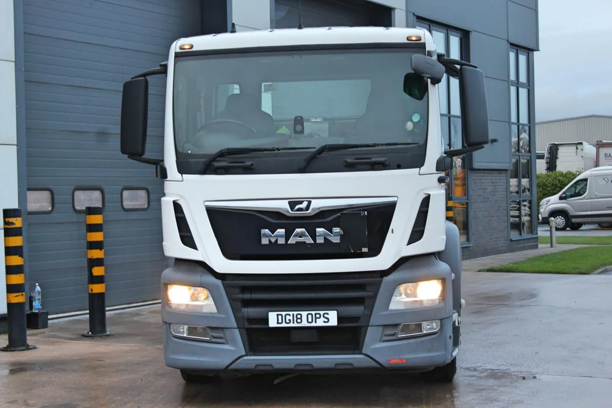 2018 MAN TGS 24.420 6X2 T-UNIT Pet Reg'd - Image 2