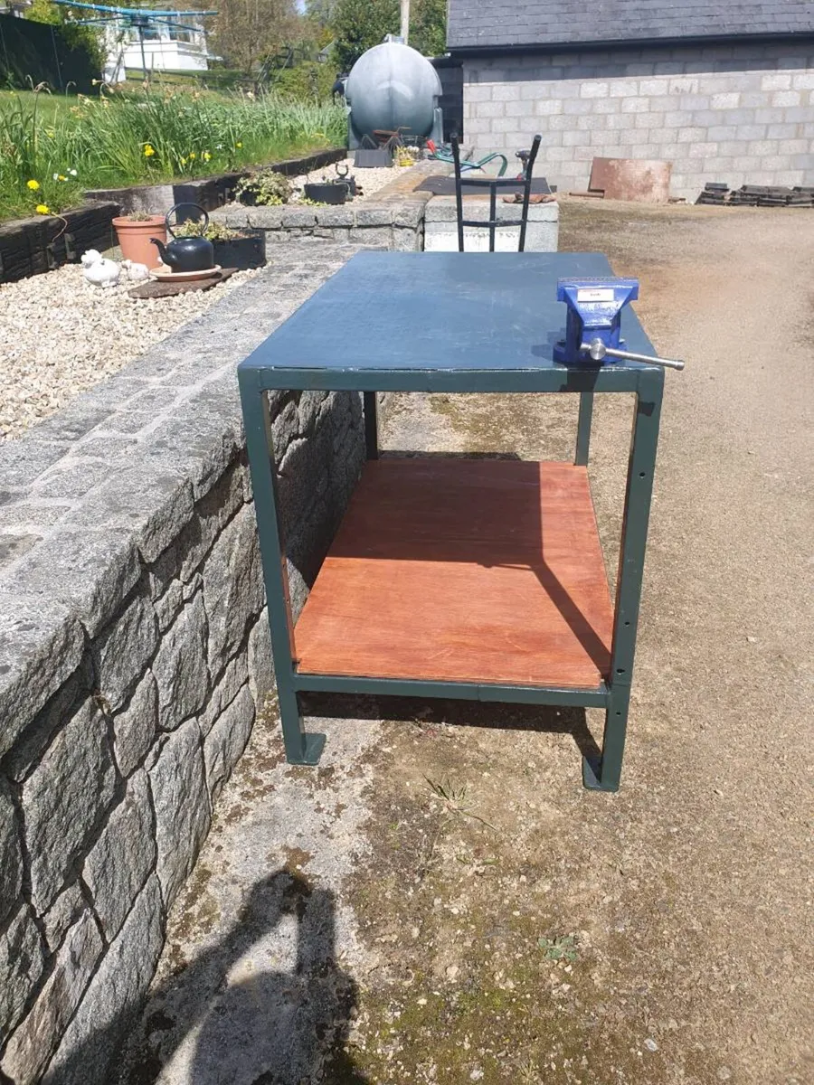 Steel vice bench with vice - Image 2