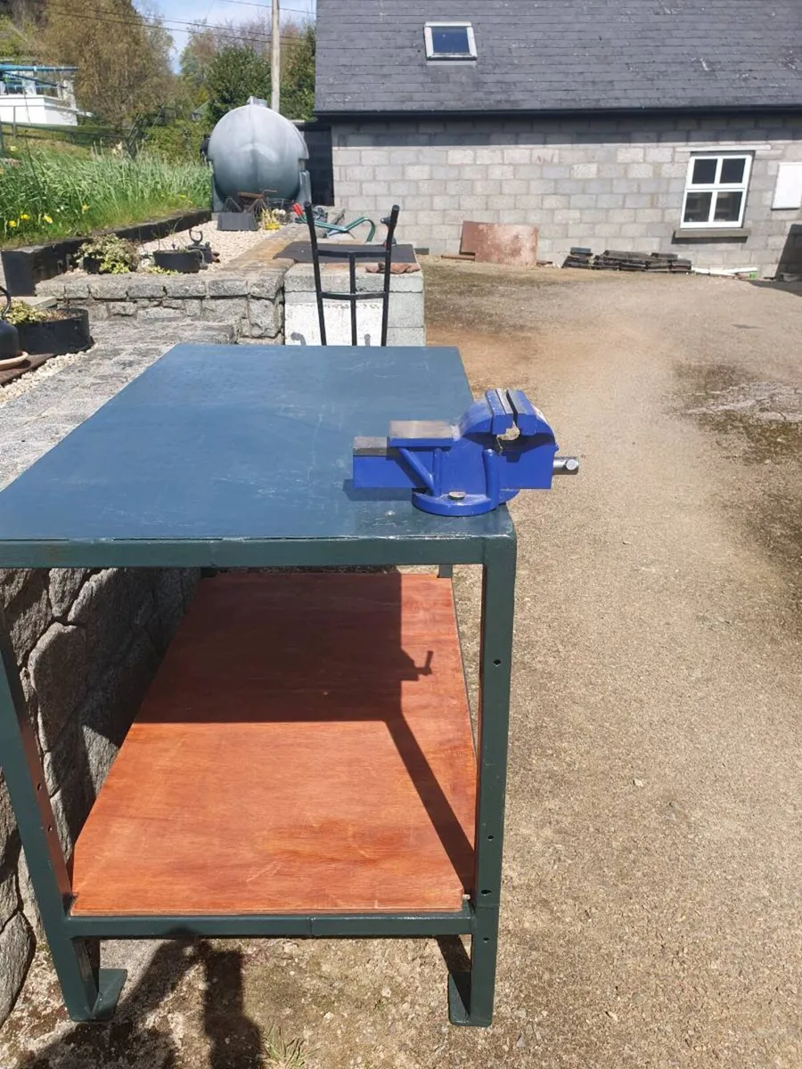 Steel vice bench with vice - Image 3