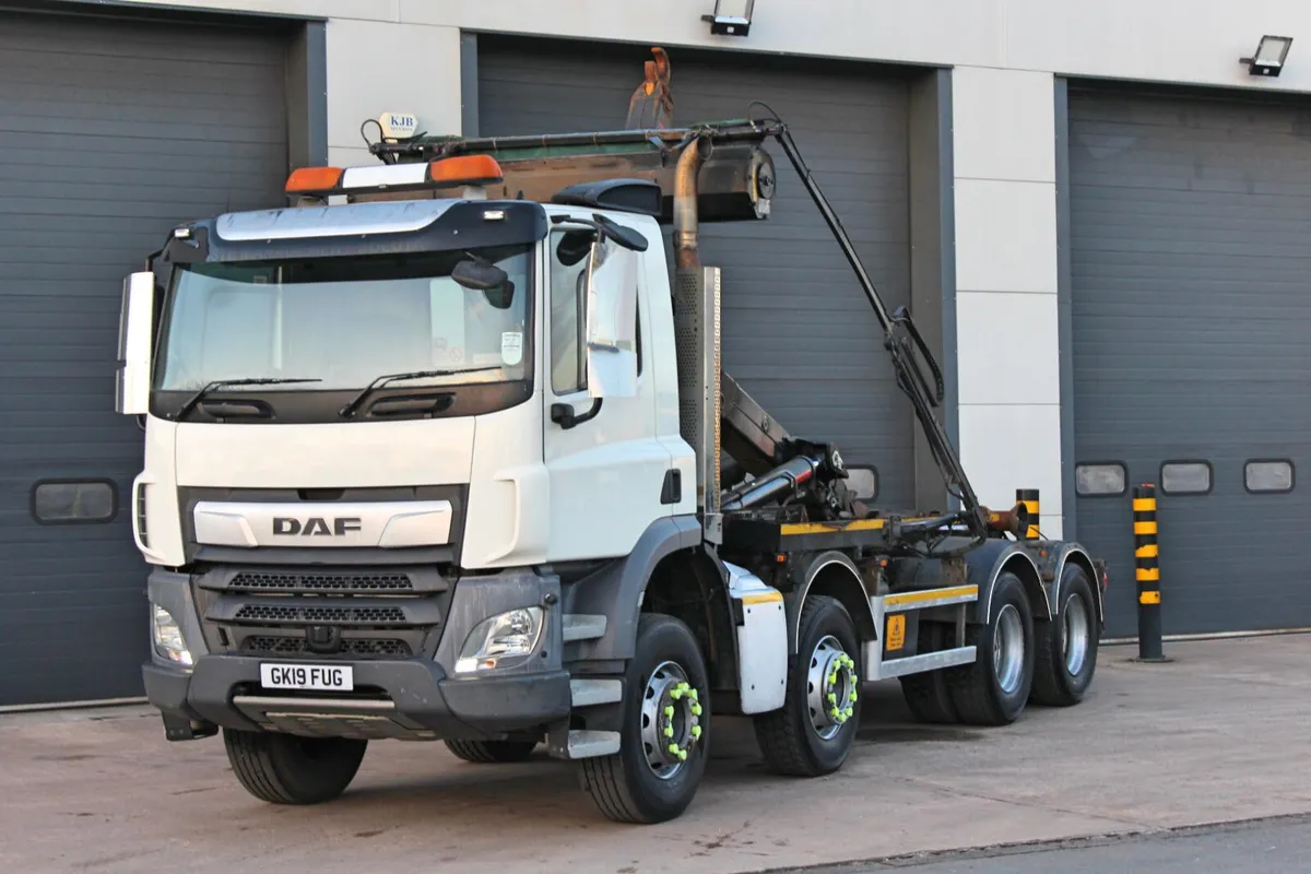 2019 (19) DAF CF 450 8X4 HOOK LOADER - Image 2