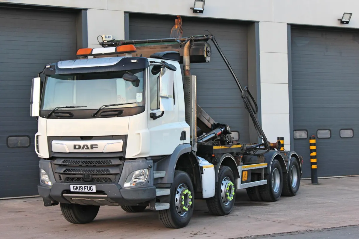 2019 (19) DAF CF 450 8X4 HOOK LOADER - Image 1