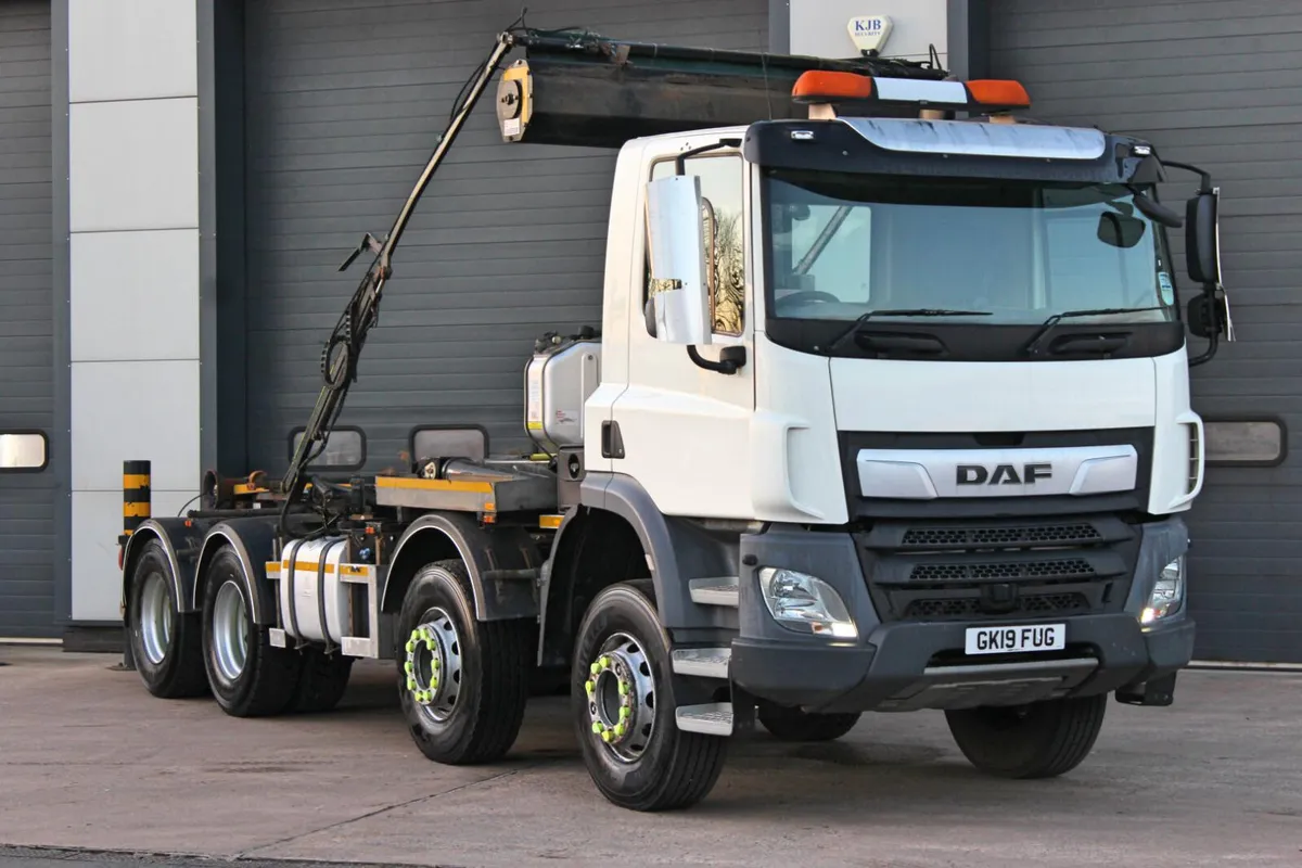 2019 (19) DAF CF 450 8X4 HOOK LOADER - Image 1