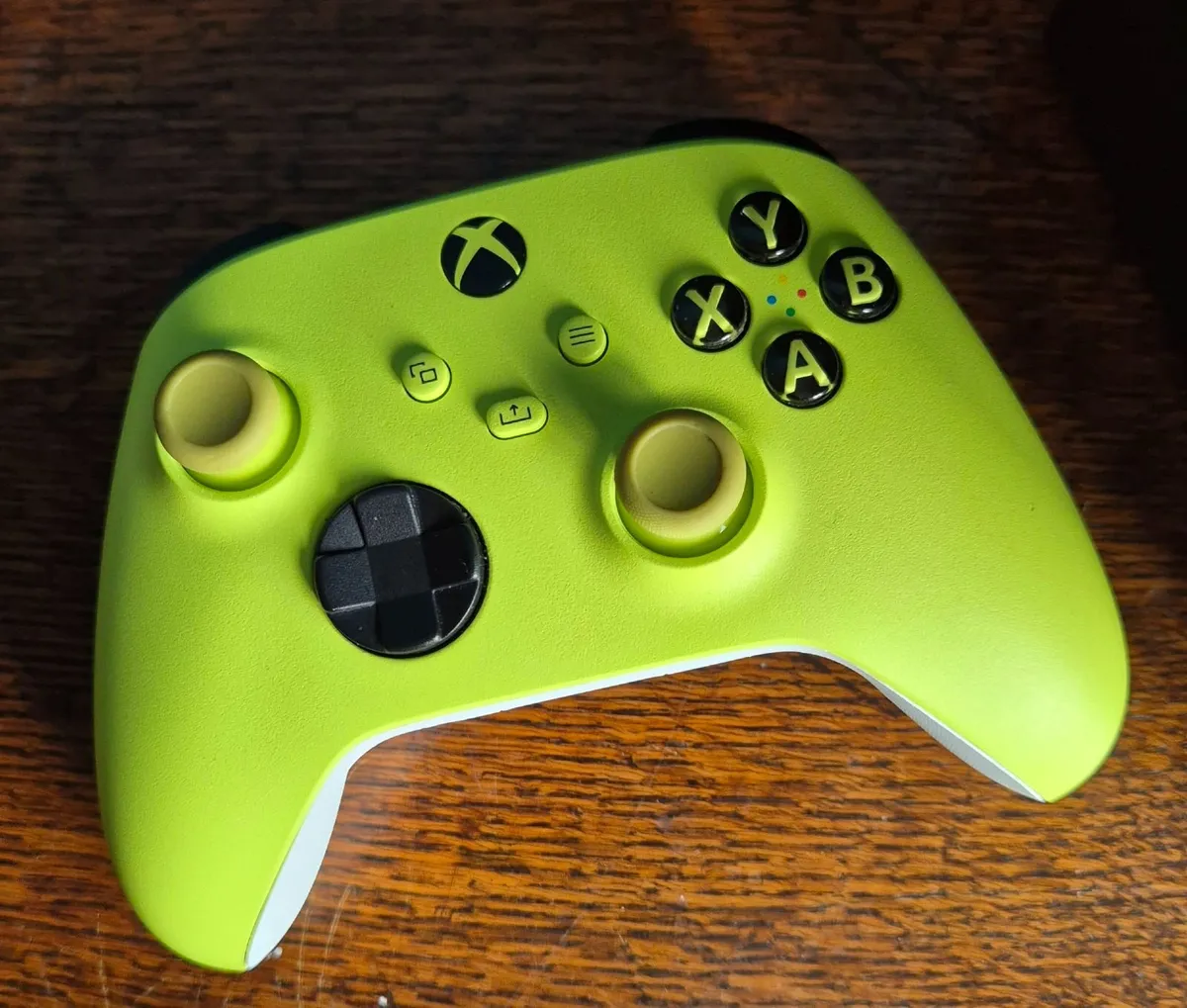 Xbox Series X 1TB Bundle – 2 Controllers + 4 Games - Image 4