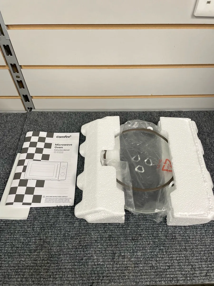 Comfee 700w Microwave - Image 3