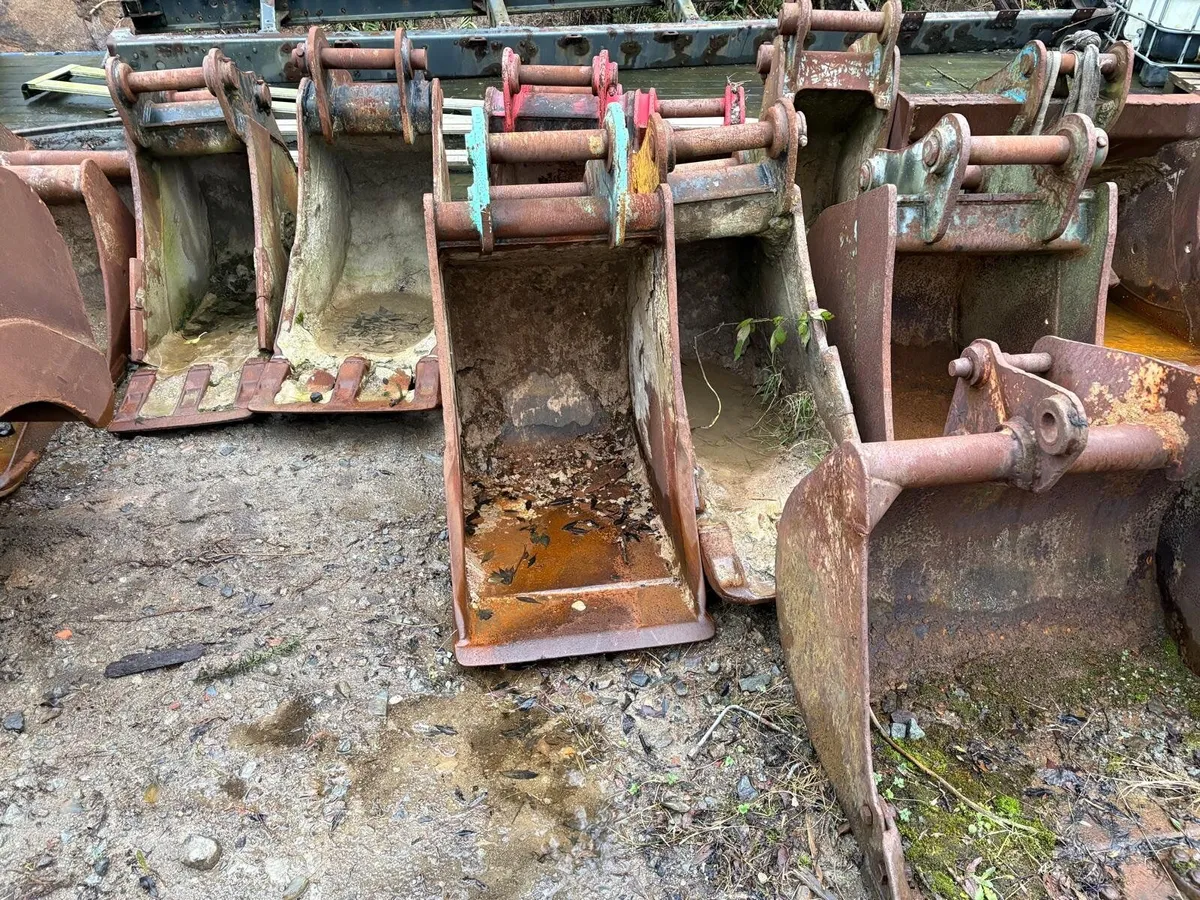 Selection of Digger buckets - Image 1