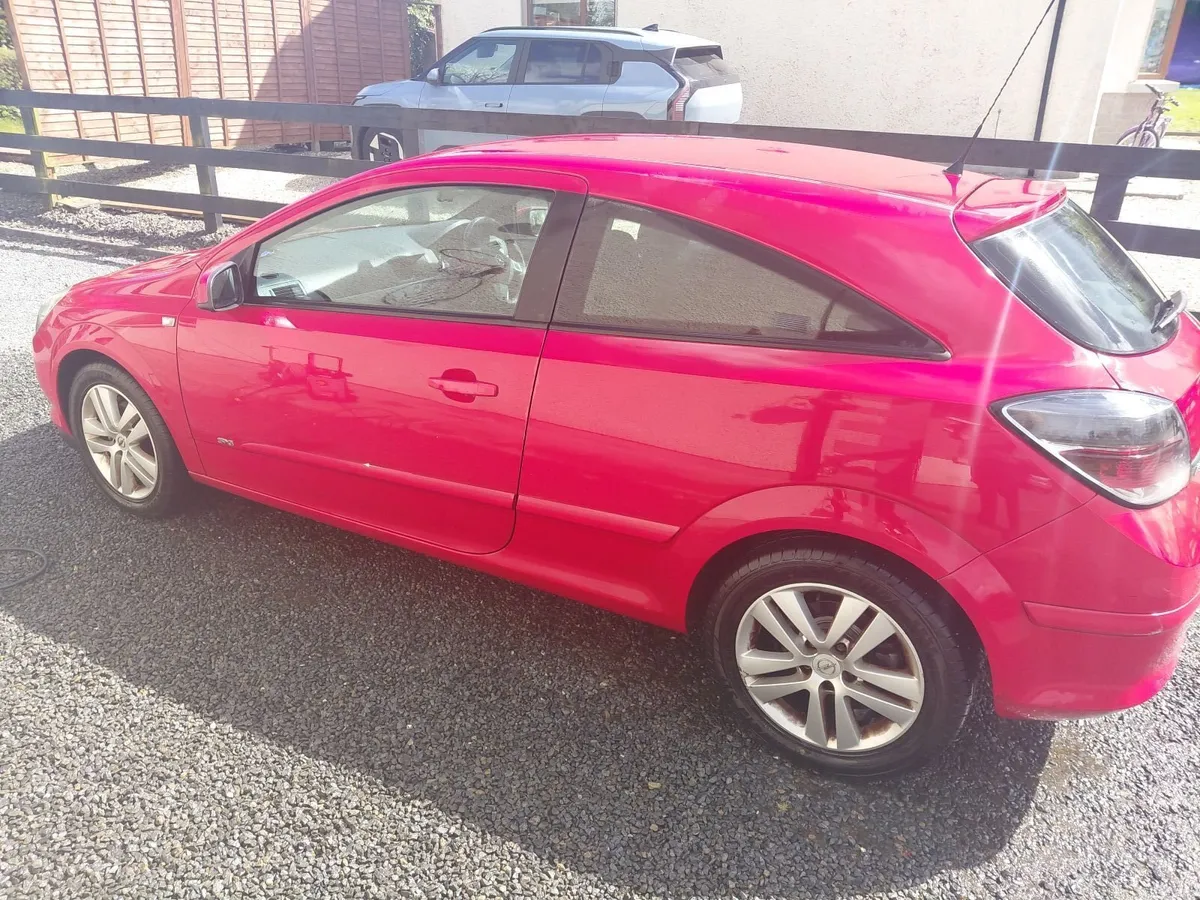 Opel Astra GTC 1.4 - Image 1