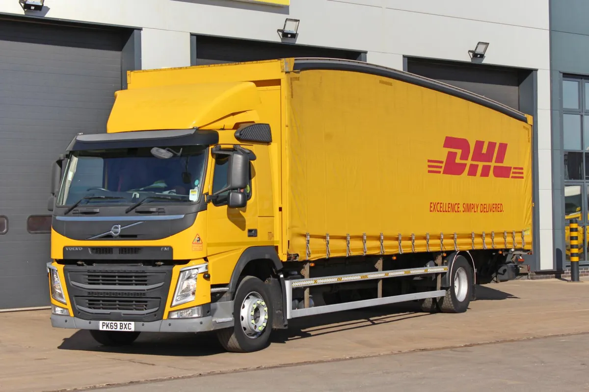 2020 (69) VOLVO FM330 4X2 CURTAIN SIDER - Image 2