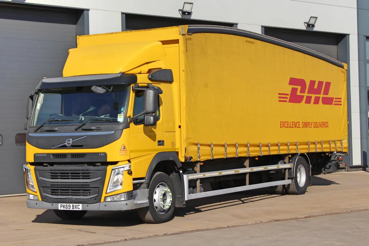 2020 (69) VOLVO FM330 4X2 CURTAIN SIDER - Image 1