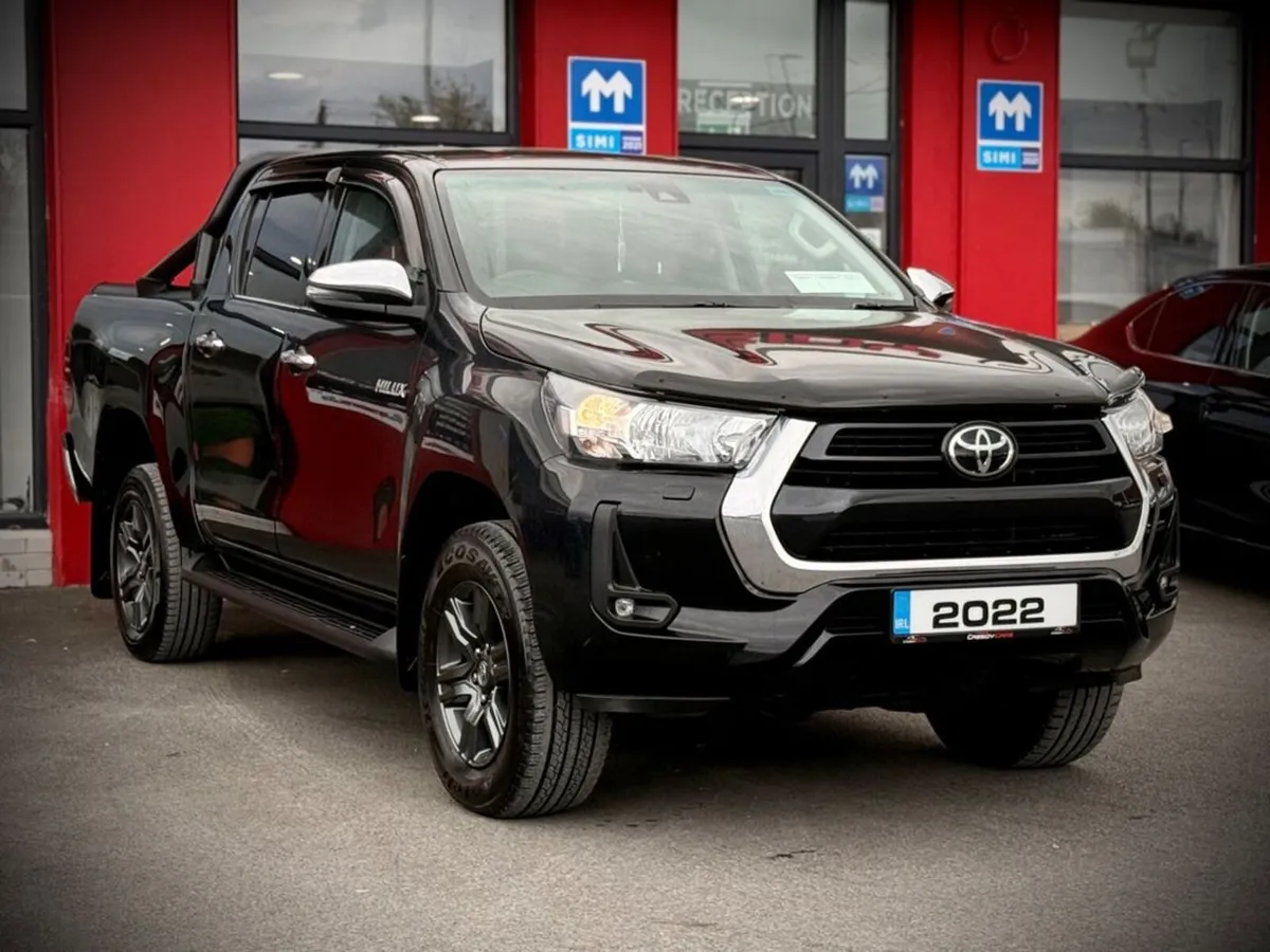 Toyota Hilux ICON 4WD D-4D *222 REG* // AUTOMATIC - Image 4