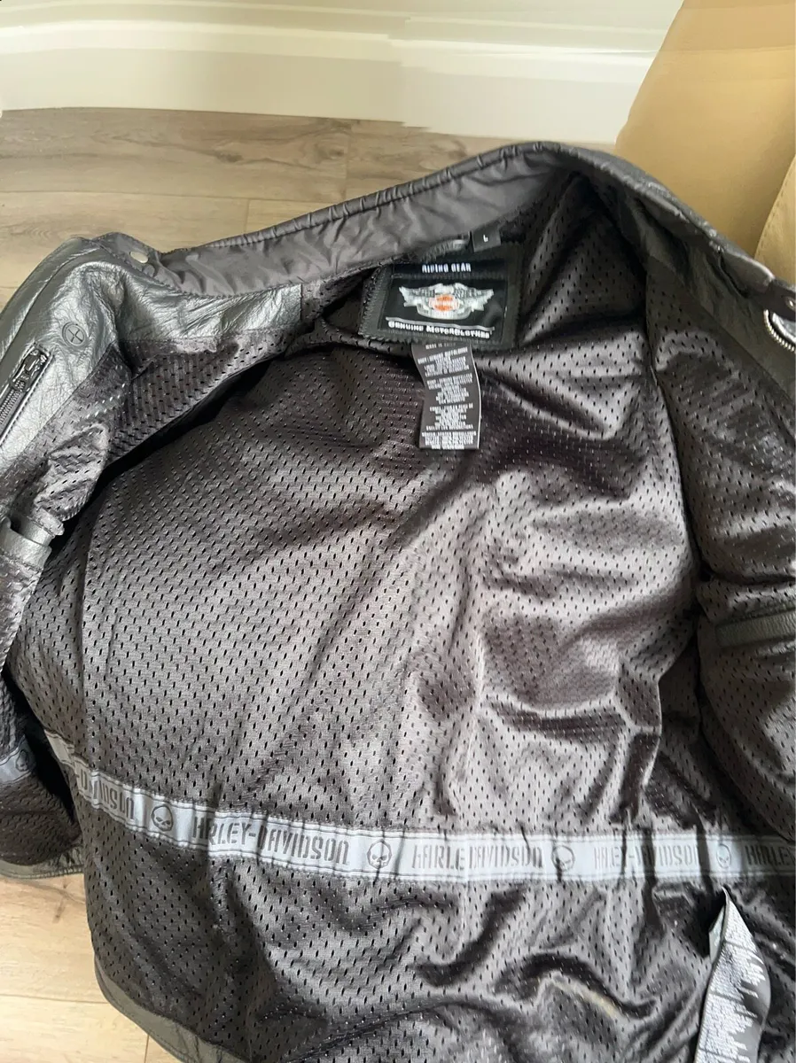 Harley Davidson jacked - Image 3