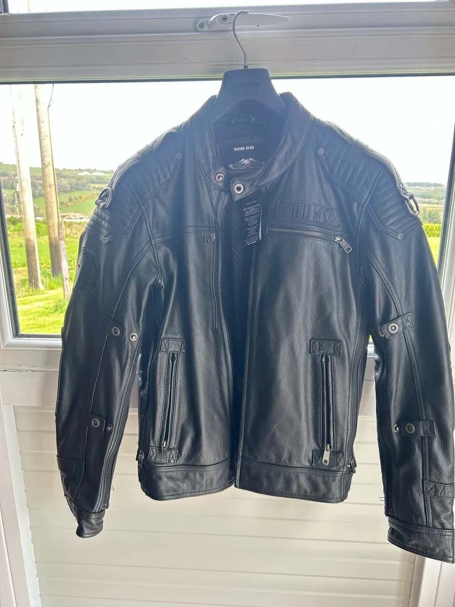 Harley Davidson jacked - Image 1