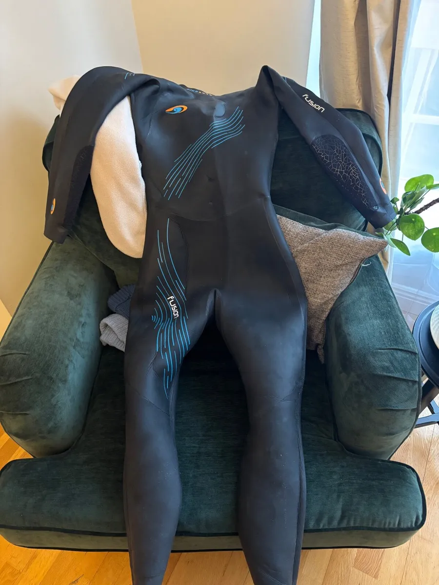 Women’s blueseventy wetsuit fusion full length m/l - Image 2