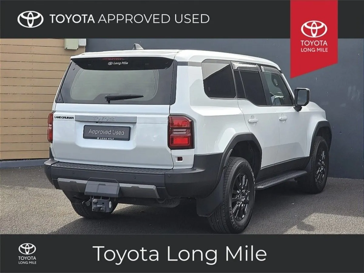 Toyota Land Cruiser 2.8 LWB Auto with VAT Invoice - Image 3