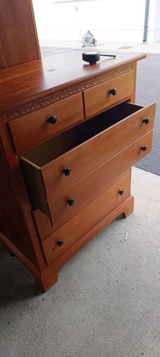 Wardrobe & Chest of drawers - Image 2