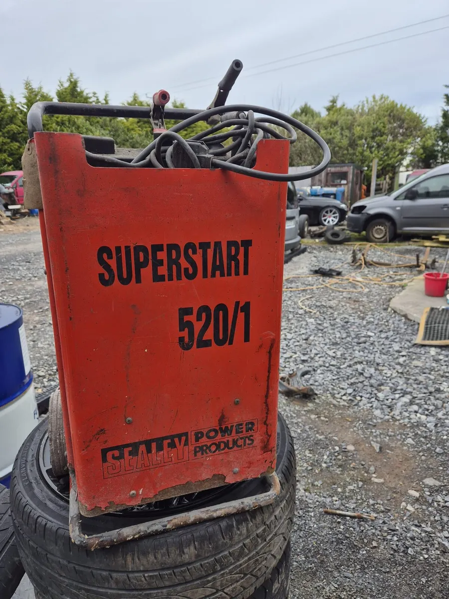 Battery charger / booster