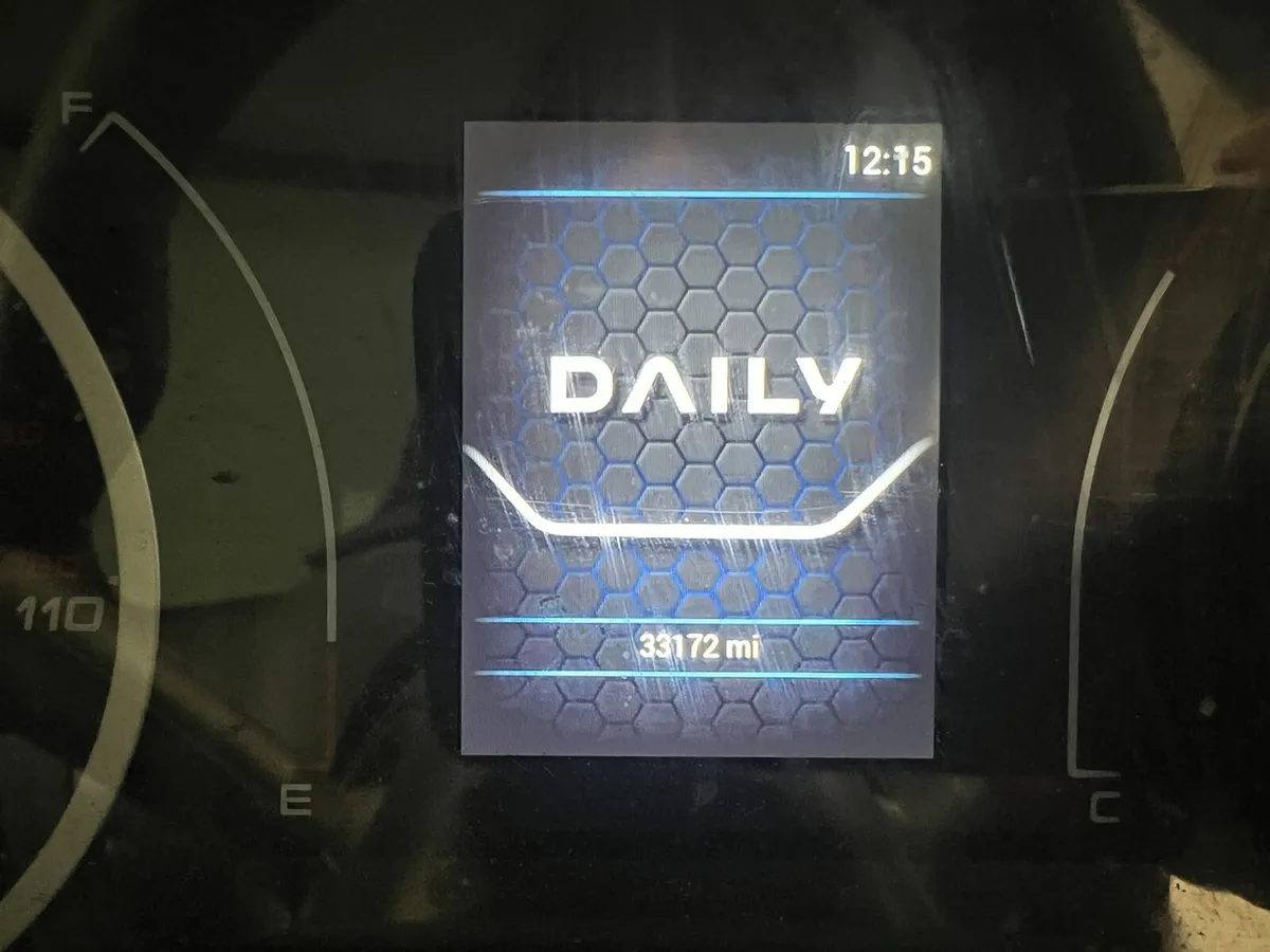 2023 Iveco Daily Curtain Sider Van - Image 4