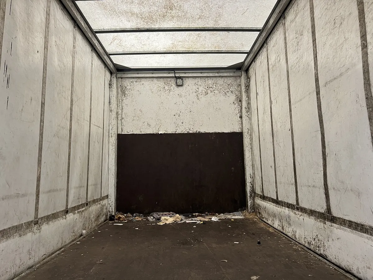 2023 Iveco Daily Curtain Sider Van - Image 2