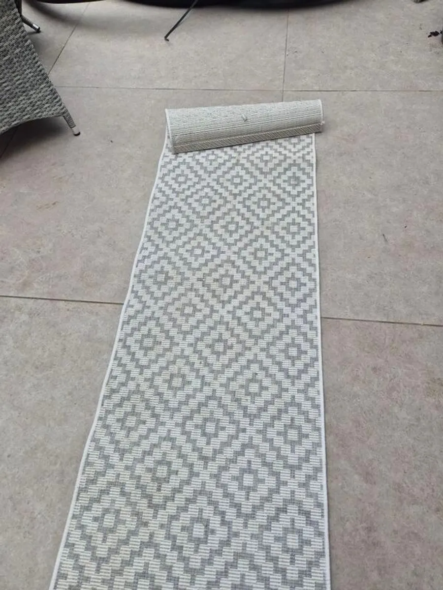 outdoor rug - Image 1
