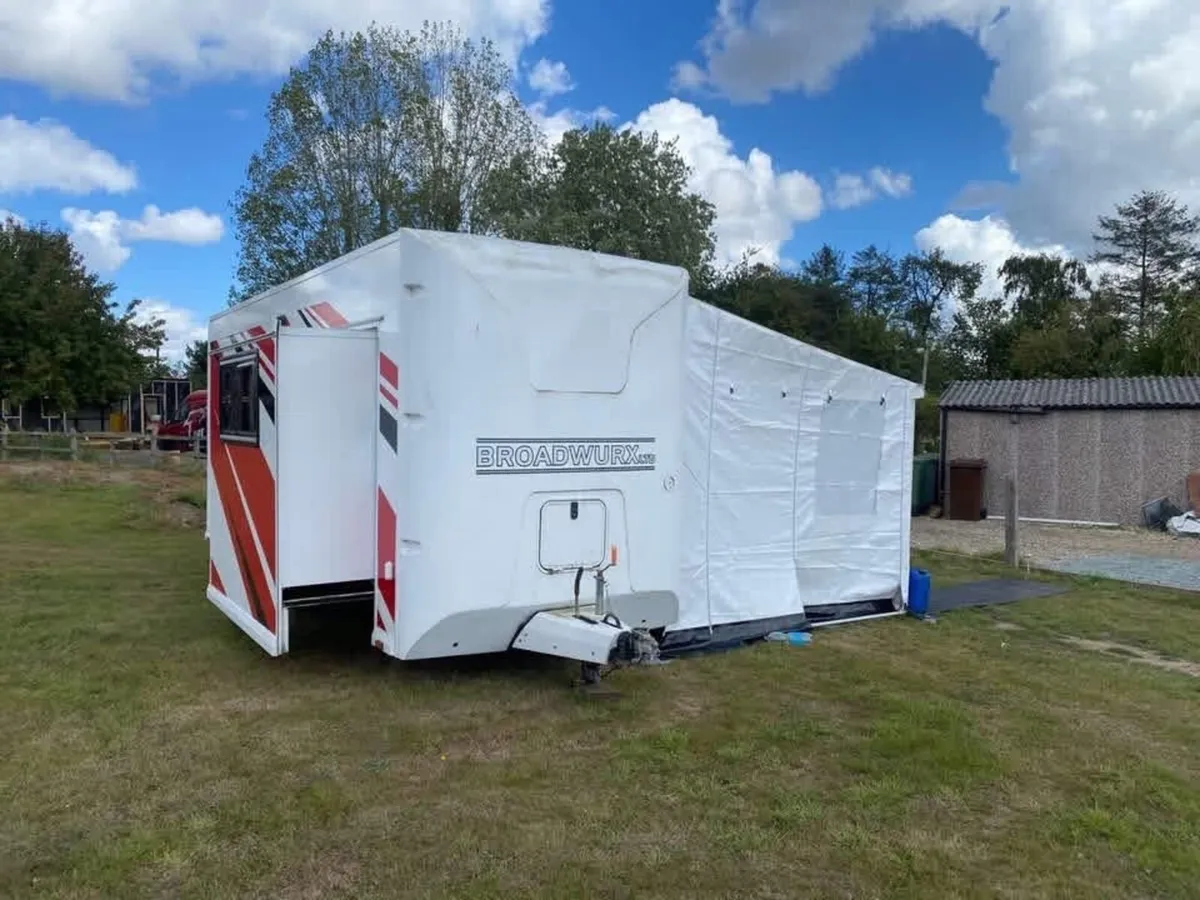 Race Trailer / Caravan - Image 1