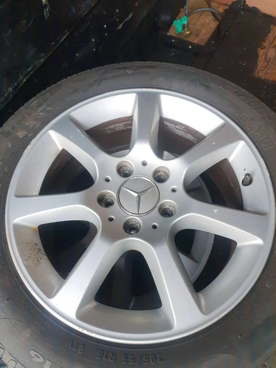 Mercedes c180 alloys - Image 1