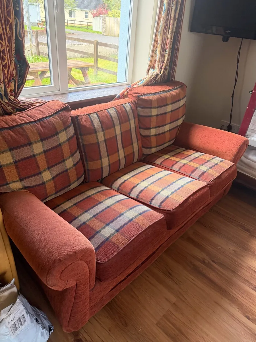 Couch and two chairs - Image 1