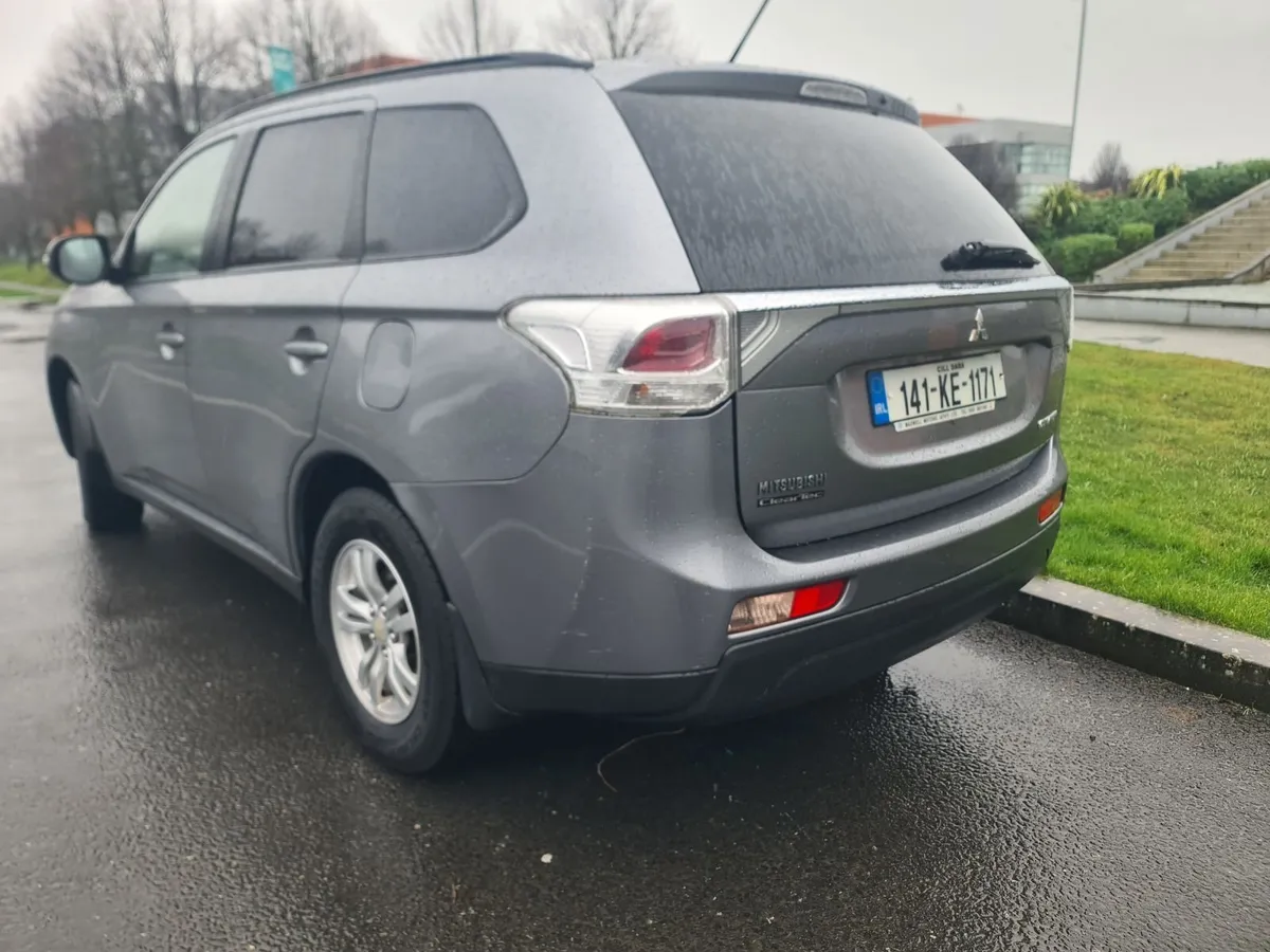 Mitsubishi Outlander COMMERCIAL  2014 - Image 3