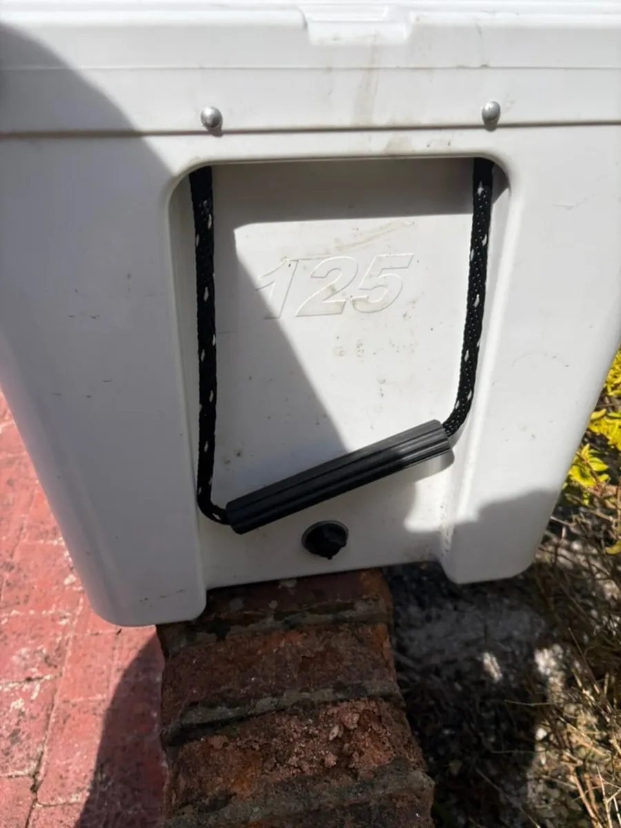 YETI Tundra  125 Cool Box - Image 1